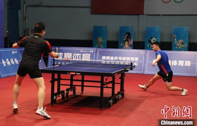 陕西乒乓球“民间力量”挑战现役球手